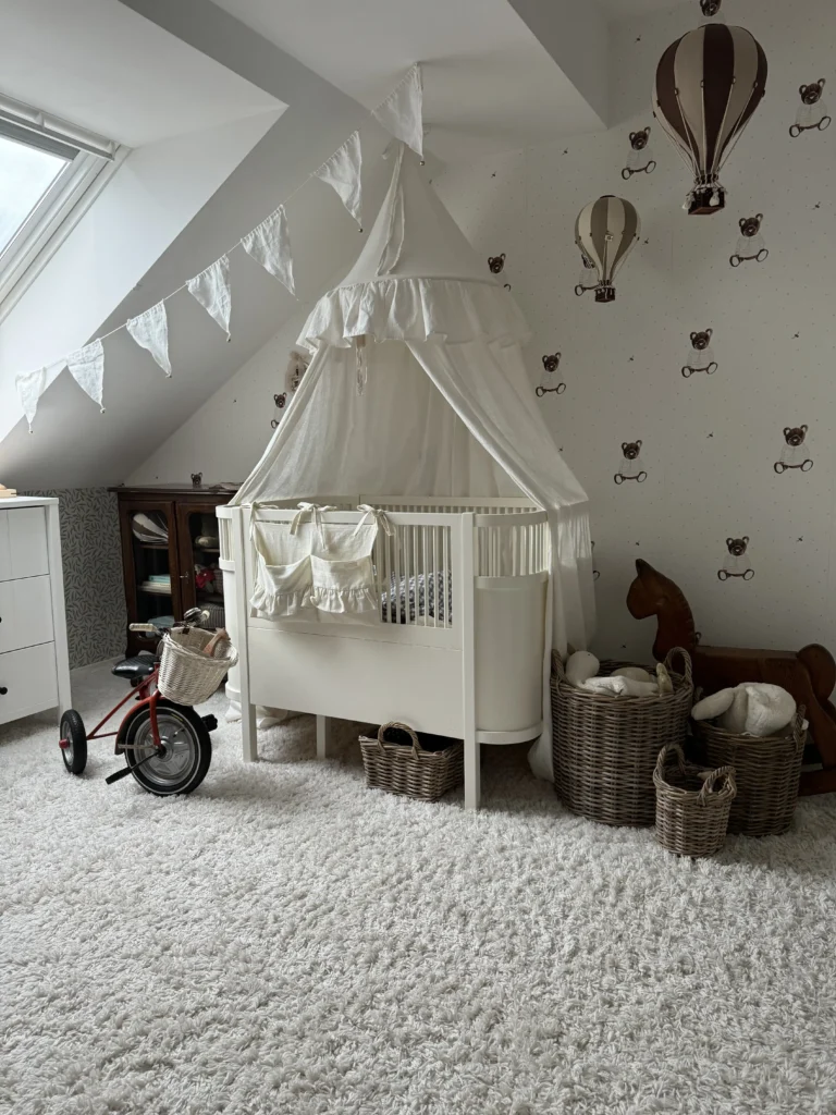 Papel pintado para la habitación de niña y niño