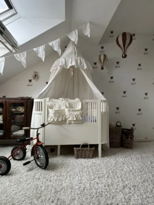 Decoración de la habitación del bebé con ositos de peluche