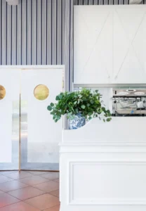 Papel pintado de rayas azul marino