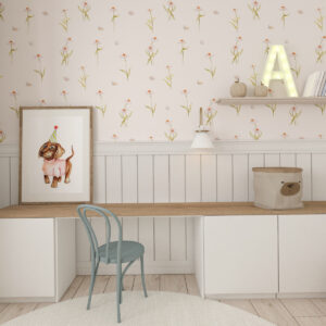 Tapeta na wymiar w jeżówki oraz plakat z pieskiem. Tapeta z boazerią