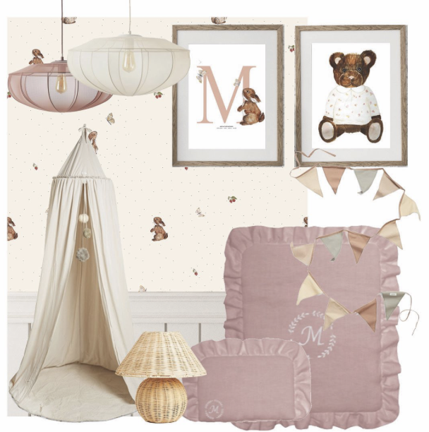 Inspiración con papel pintado en Conejitos 🐰🍓y frambuesas. Aquí sólo la versión girly. Enmarcado por nuestros carteles: Oso Adeline 🐻 e Inicial con Conejito 🐰❤️