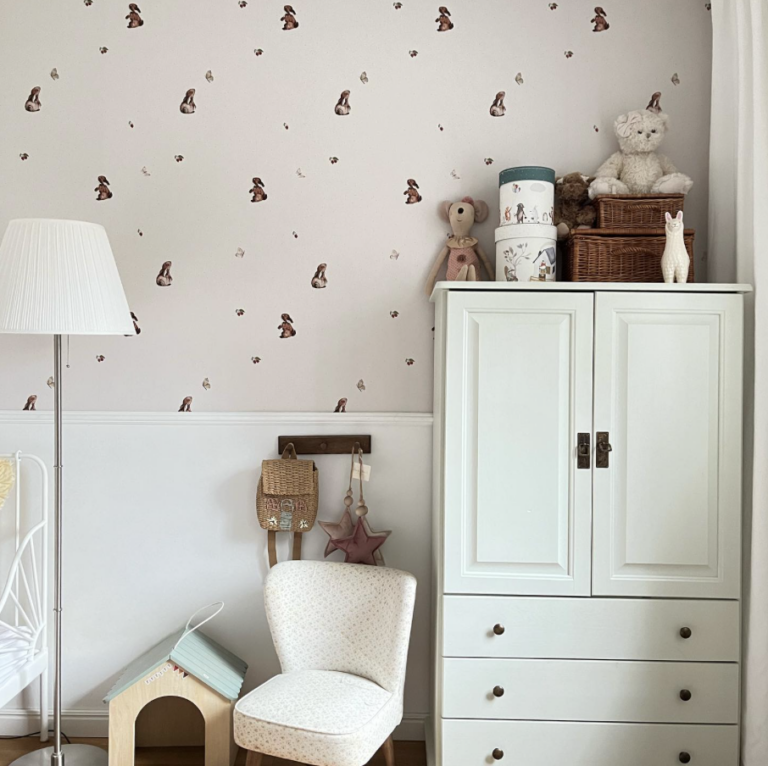 Jak łączyć tapetę ze sztukaterią